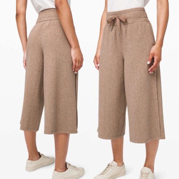 Lululemon Retreat Yourself Crop High Rise Wide Leg Pant Size 2 Athleisure Comfy - Picture 1 of 12